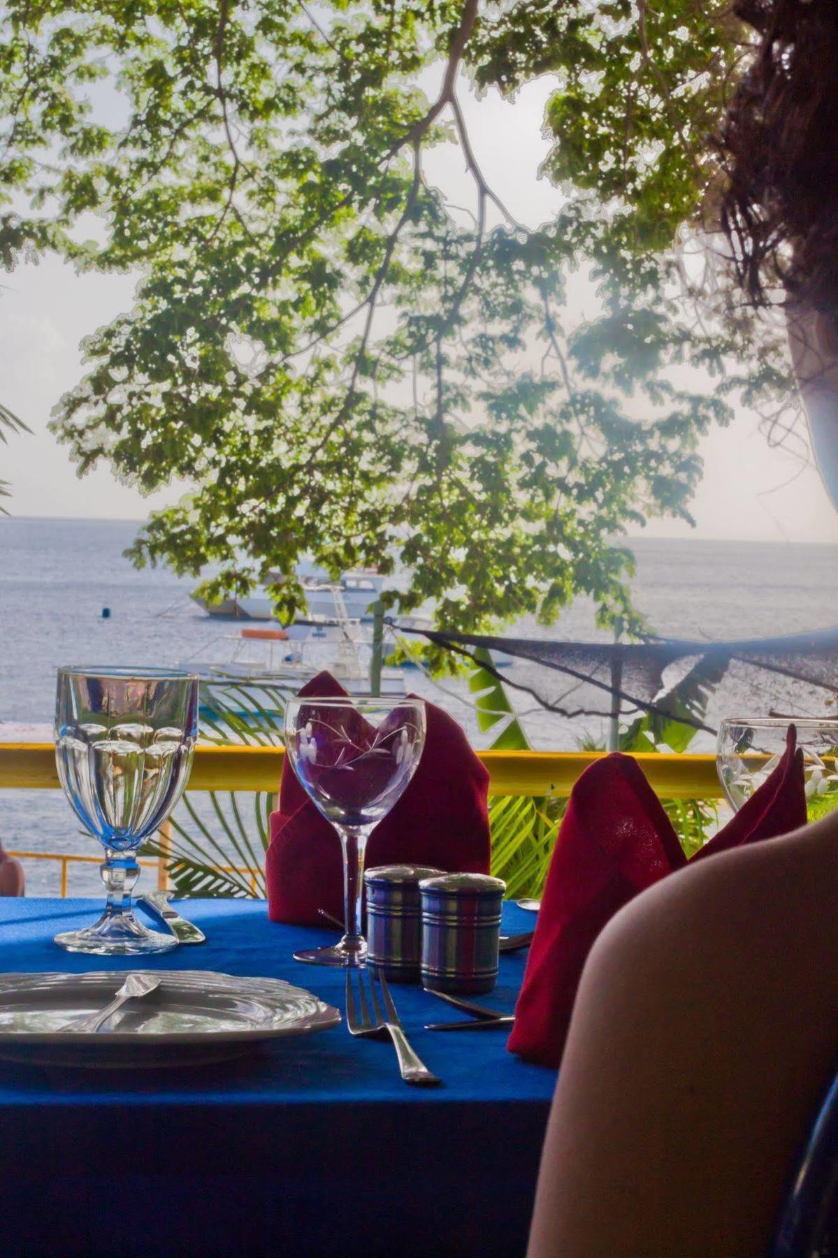 Castle Comfort Lodge Розо Екстер'єр фото